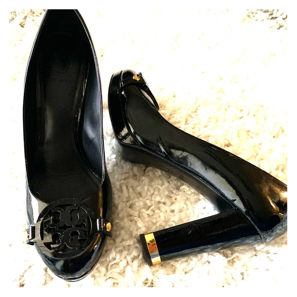 TORY Burch Gold Accent Patent Leather Pumps
